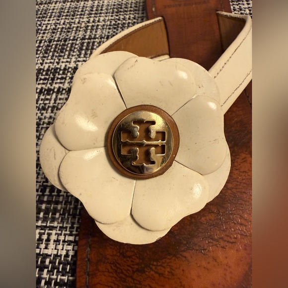 Tory Burch Floral Logo Sandals | Size 7.5 | Leather Thong Sandals | Boho Chic - Picture 3 of 9
